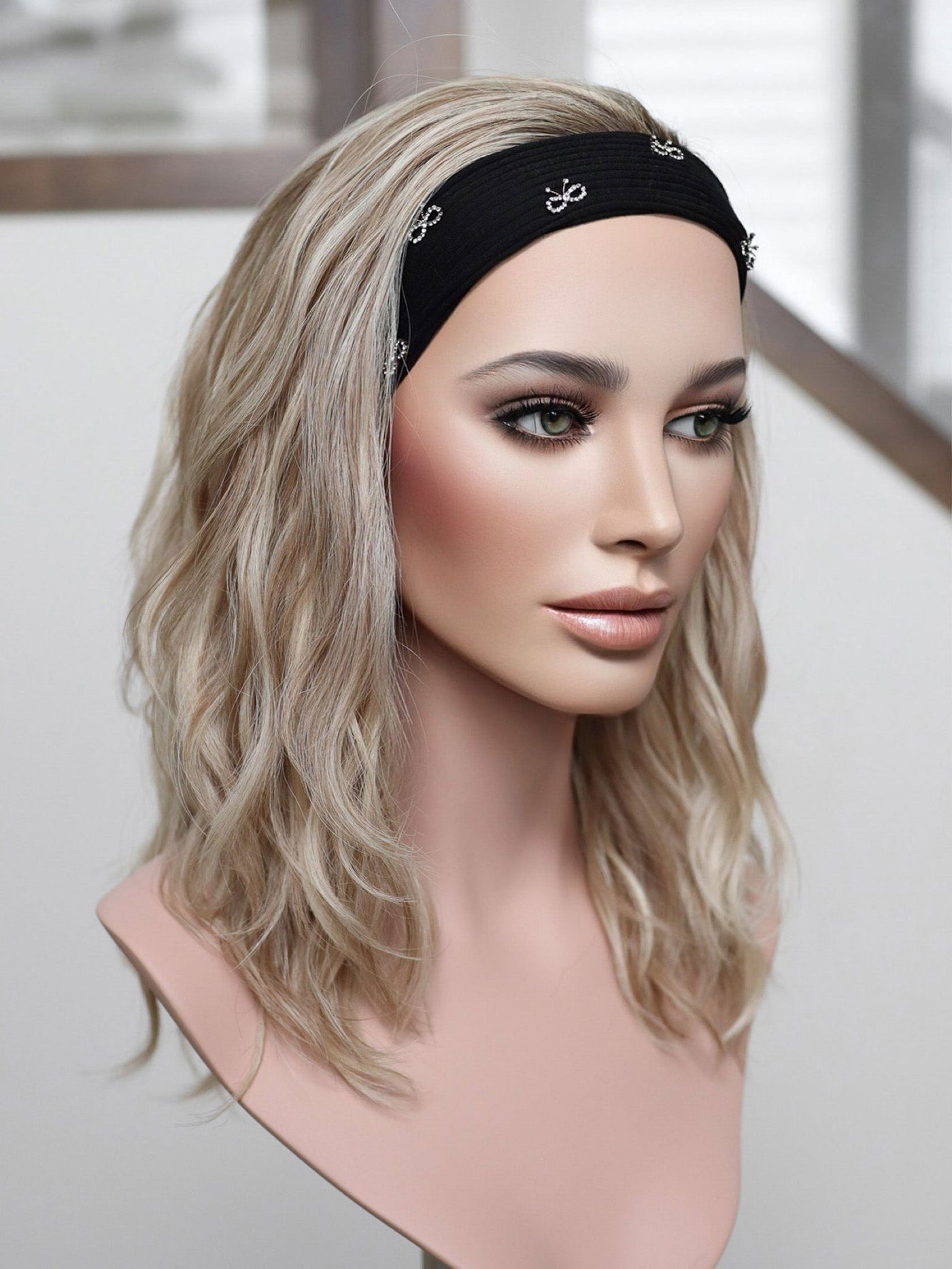 20" Kassidy Wavy Bandfall (M) - Madison Hair Collection
