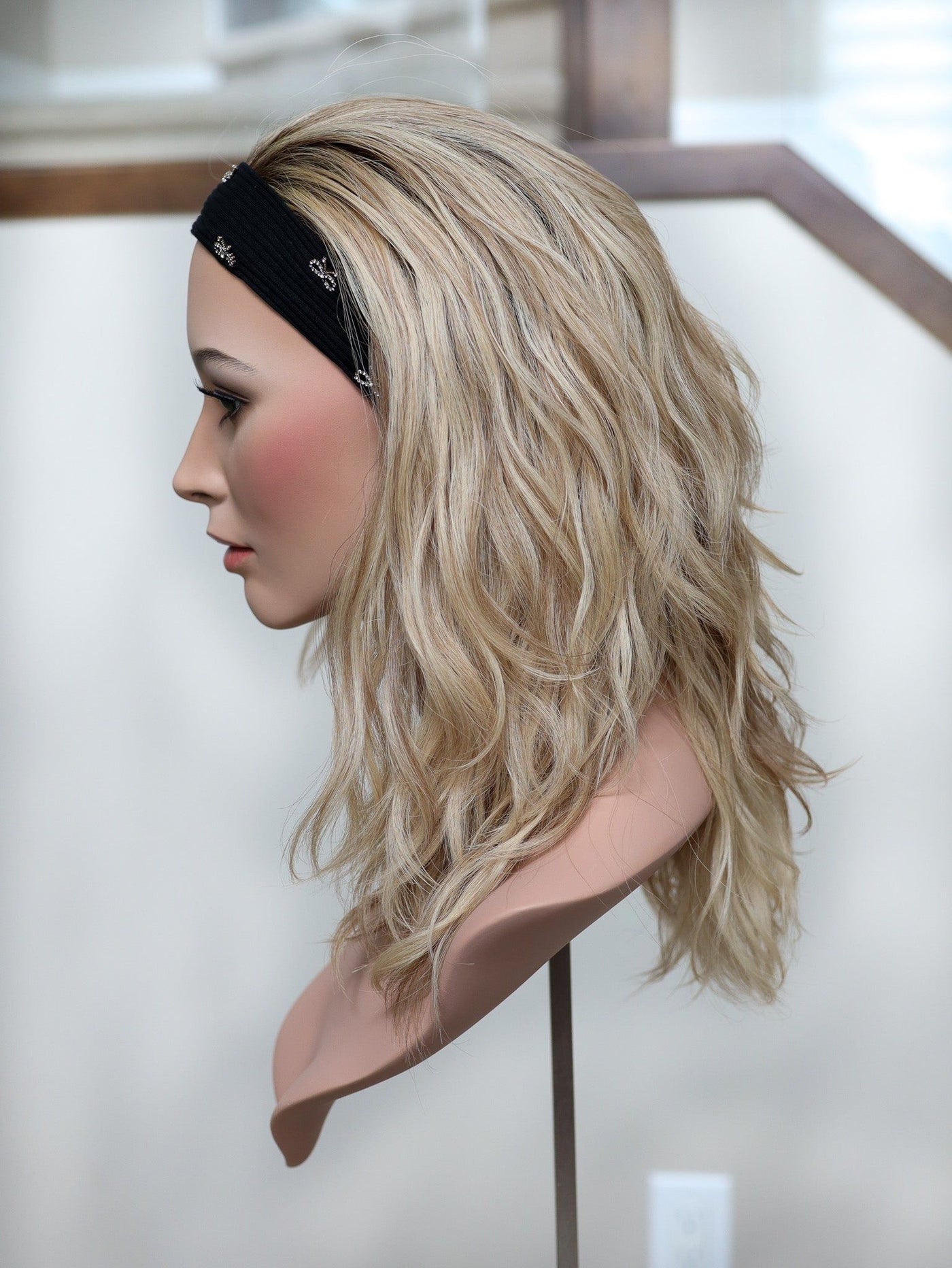 20" Kassidy Wavy Bandfall (M) - Madison Hair Collection