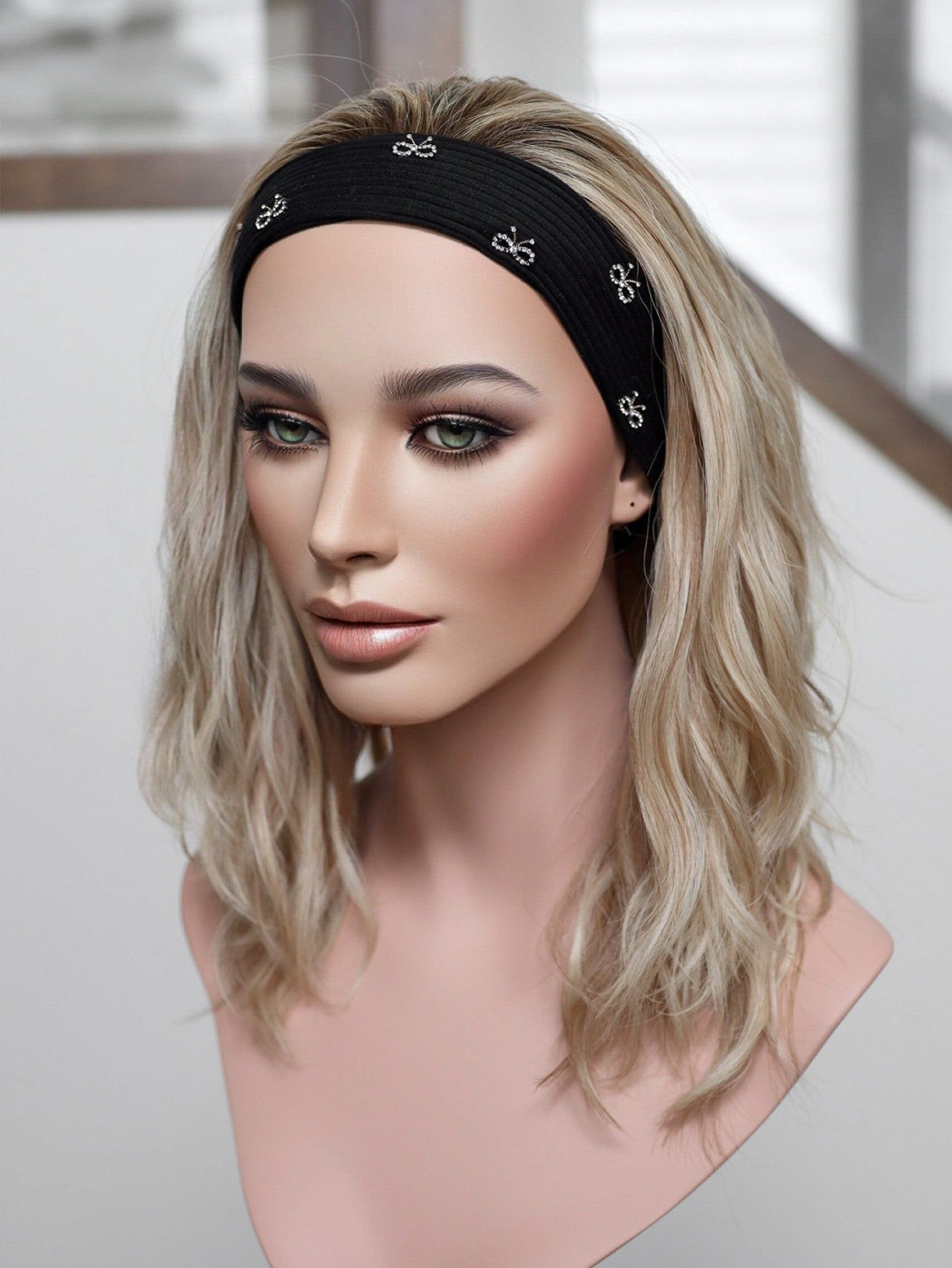 20" Kassidy Wavy Bandfall (M) - Madison Hair Collection
