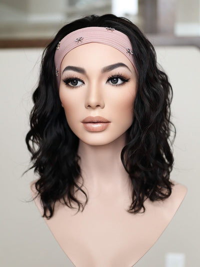 20" Natural Black Wavy Bandfall Active Wig (M) - Madison Hair Collection