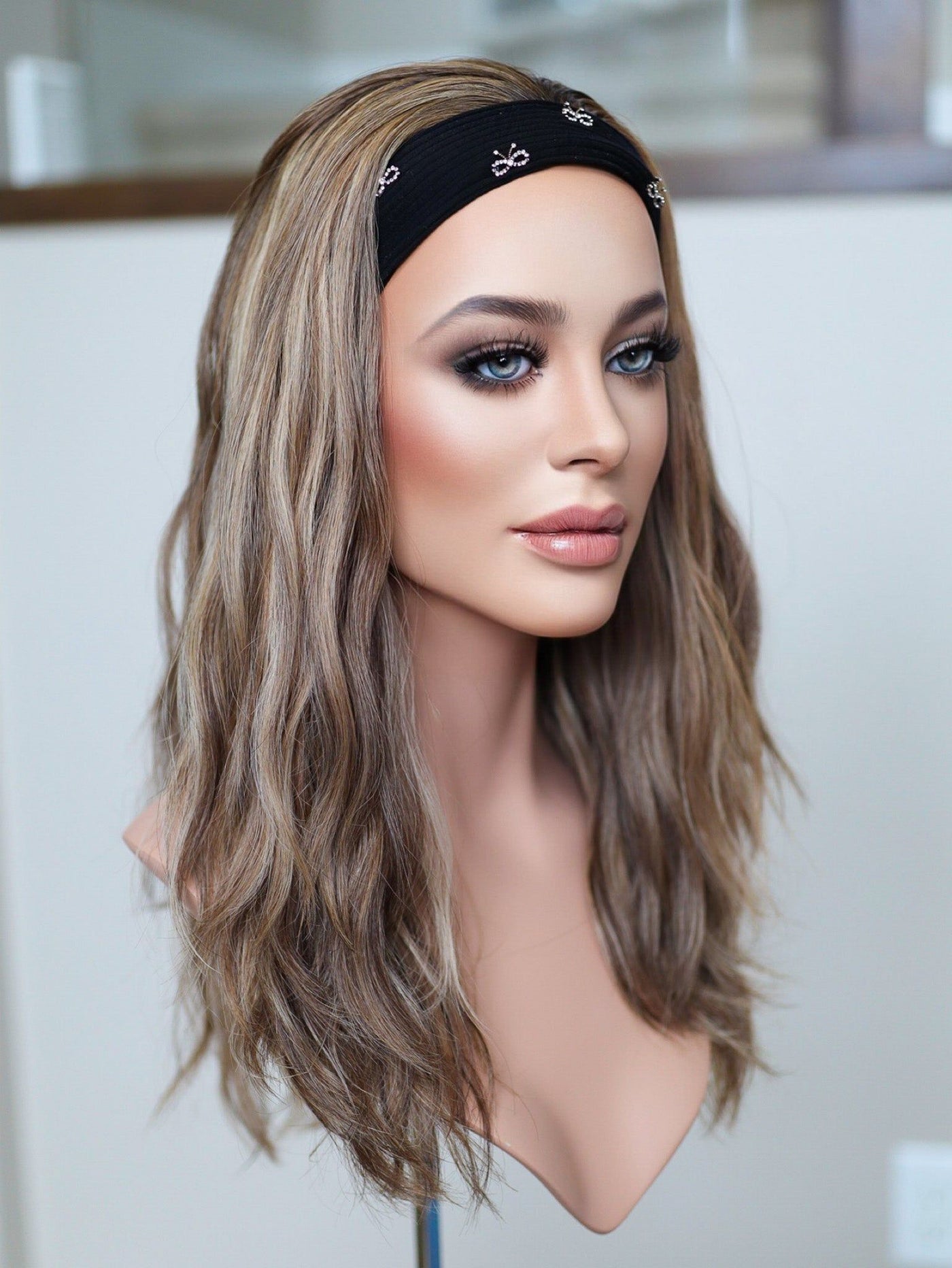 22" Anniston Wavy Bandfall Active Wig (M) - Madison Hair Collection