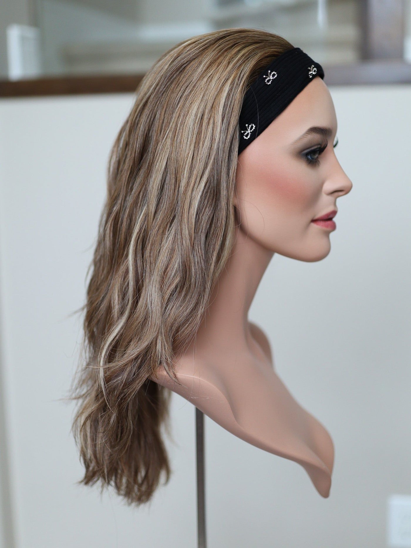 22" Anniston Wavy Bandfall Active Wig (M) - Madison Hair Collection