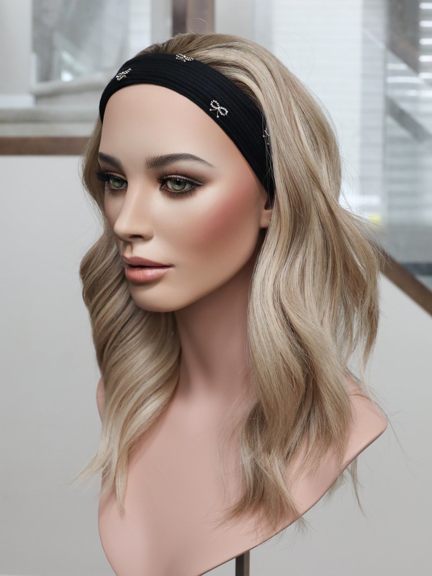 20" Kassidy Short Root Bandfall Active Wig (M)