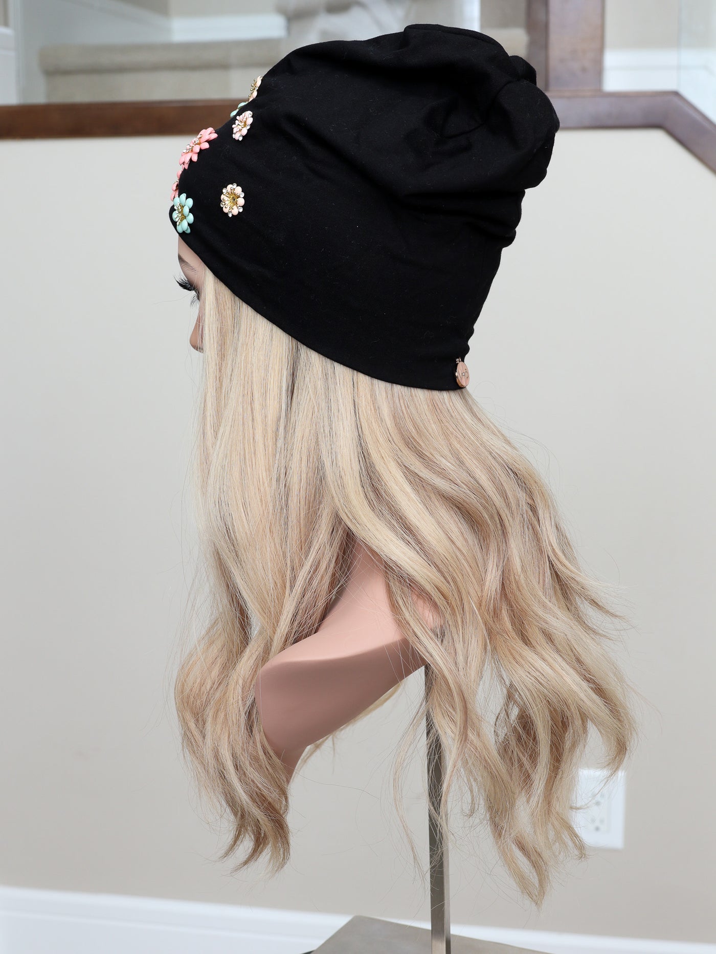 23" Kassidy Hat Wig (S)