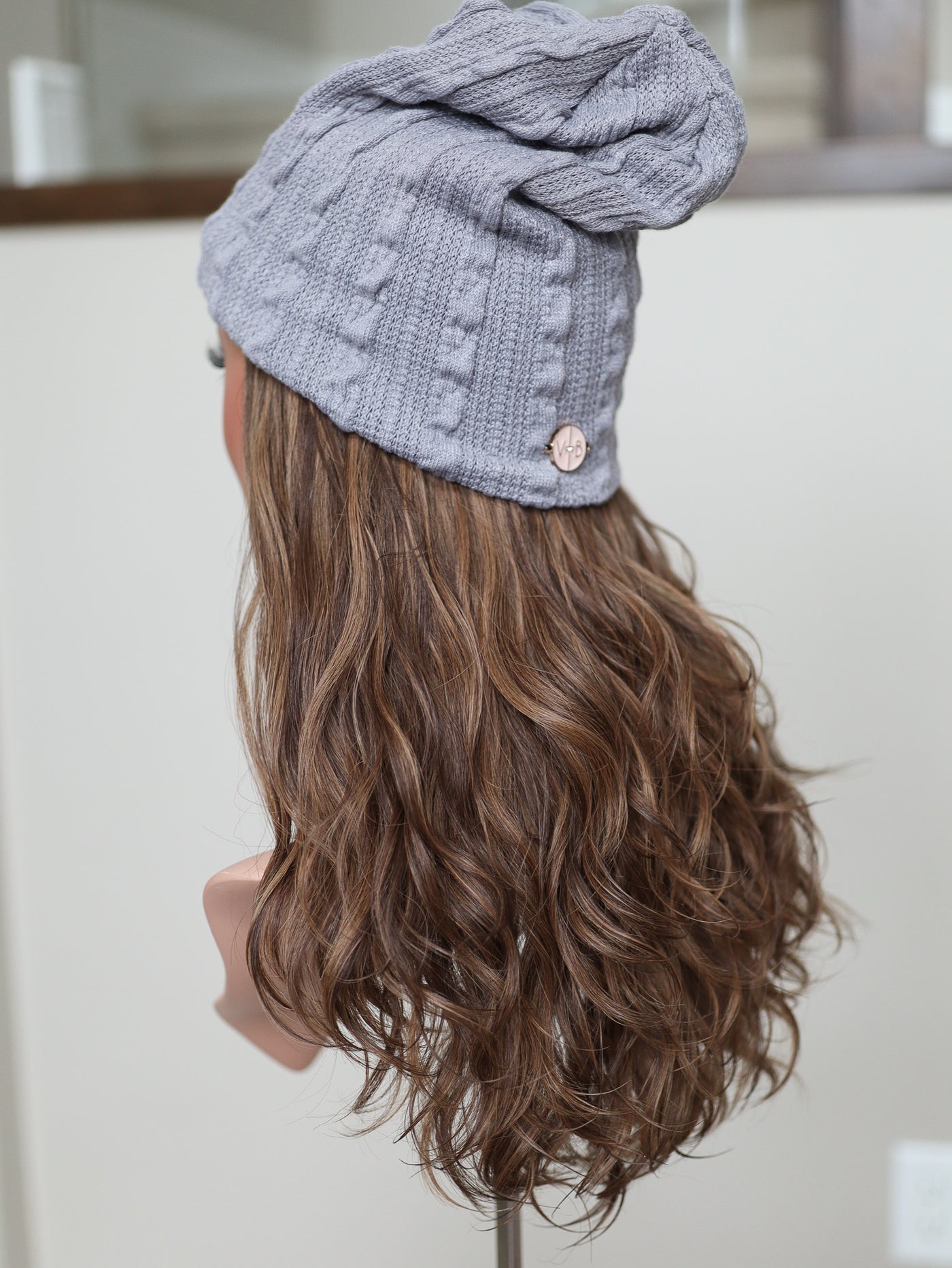 22" Elana Wavy Hat Active Wig (M)